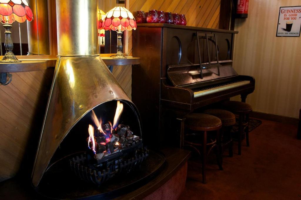Tully'S Hotel Castlerea Екстериор снимка