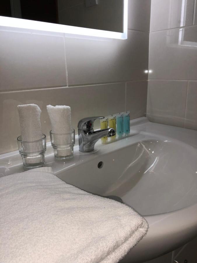Tully'S Hotel Castlerea Екстериор снимка